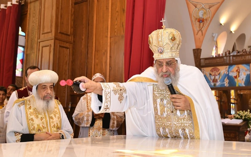 بالصور البابا تواضروس الثاني يدشن كنيسة السيدة العذراء والأرشيدياكون حبيب جرجس بالعبور الجديدةبالصور البابا تواضروس الثاني يدشن كنيسة السيدة العذراء والأرشيدياكون حبيب جرجس بالعبور