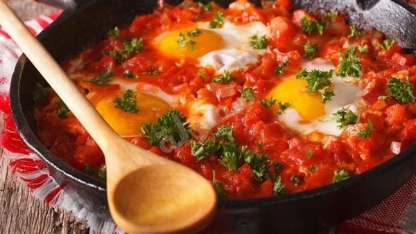 بنكهة جديدة.. طريقة عمل الشكشوكة بالبنجرتعد الشكشوكة من أشهر الأكلات الشعبية المنتشرة فى مصر وبعض البلاد العربية ويمكن تقديمها فى وجبة الإفطار والعشاء.نعرض لكم طريقة عمل الشكشوكة ب