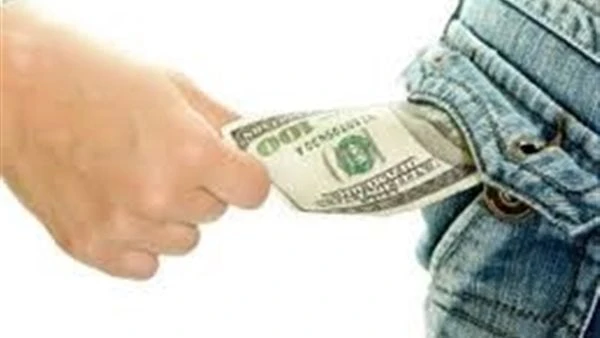 أخذ المرأة من مال زوجها دون علمه.. هل حرام وعليها ذنب؟لعل السؤال عن حكم أخذ المرأة من مال زوجها بدون علمه هل حرام؟، يعد من المسائل التي تهم كثير من الزوجات بل وتقع فيها الكثيرات، ف