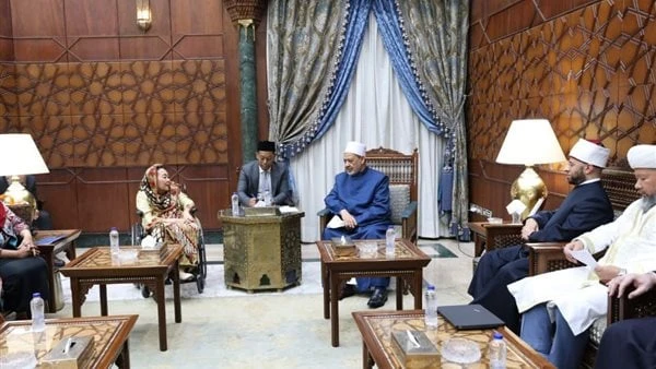 شيخ الأزهر يستقبل وزير الأوقاف وسنتا نوريا حرم رئيس إندونيسيا السابقاستقبل فضيلة الإمام الأكبر الدكتور أحمد الطيب شيخ الأزهر بمقر المشيخة اليوم، الدكتور أسامة الأزهري وزير الأوقاف 