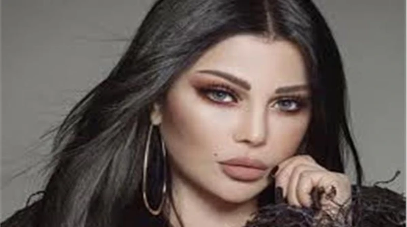 تعليق هيفاء وهبي على قرار إيقافها من الغناء والتمثيل استعانت الفنانة هيفاء وهبى بآية من القرآن، في أول تعليق لها بعد قرار إيقافها من قبل نقابتي المهن الموسيقية والتمثيلية والتحقيق