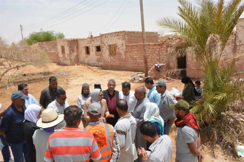 نائب محافظ الوادي الجديد تتفقد القرى المتضررة من مياه الأمطار قامت حنان مجدي نائب محافظ الوادي الجديد، اليوم، بجولة تفقدية موسعة بقرى الأربعين بمركز