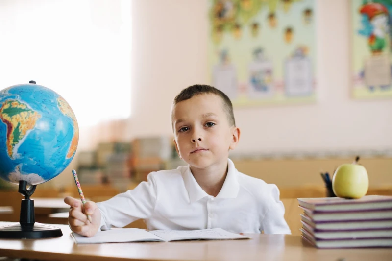 مع دخول المدارس.. طرق للتعامل مع طفلك المصاب بنقص الانتباه ، مع دخول المدارس طرق للتعامل مع طفلك المصاب بنقص الانتباه،يتمتع الأطفال المصابون باضطراب