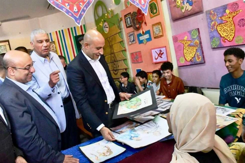 وزير التعليم يتفقد مجمع مدارس العروبة بأسوان (صور) وصل محمد عبداللطيف وزير التربية والتعليم والتعليم الفني، صباح اليوم الأربعاء، إلى محافظة أسوان،
