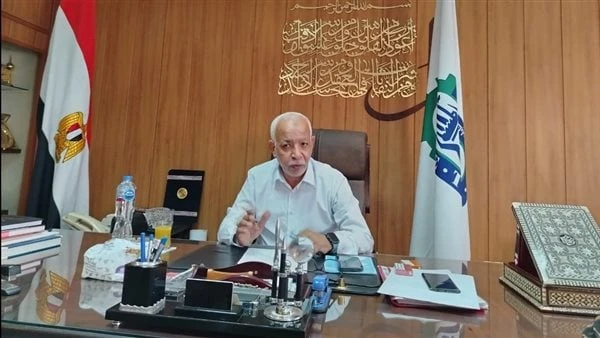 الجمل: قرار وزير العمل بتوزيع مقابل خدمة المنشآت السياحية تنفيذ لحكم الدستوريةأكد عبد المنعم الجمل، رئيس الاتحاد العام لنقابات عمال مصر، أن قرار وزير