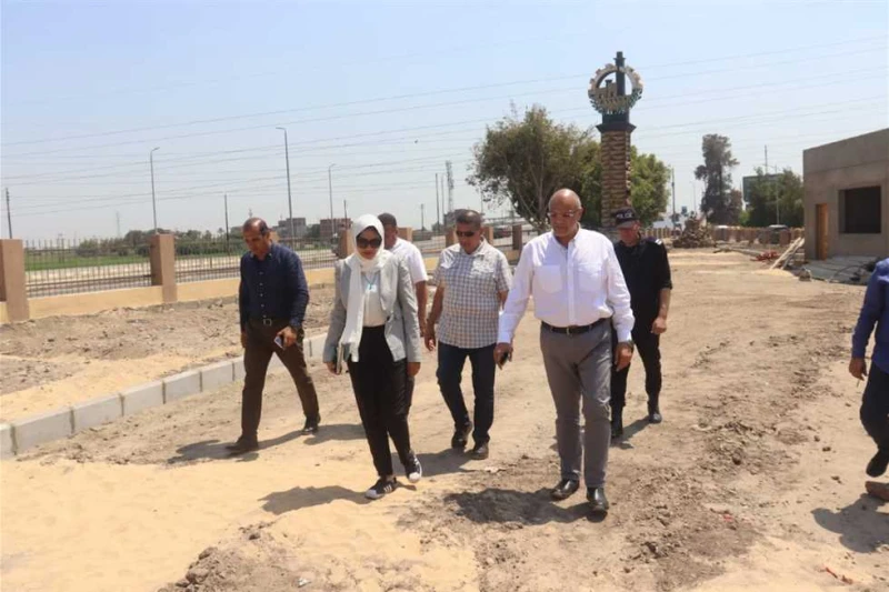 محافظ القليوبية يكلف بإنشاء كوبري مشاة أمام موقف بنها العمومي تفقد المهندس أيمن عطية محافظ القليوبية، خلال جولة ميدانية بمدينة بنها، أعمال تطوير