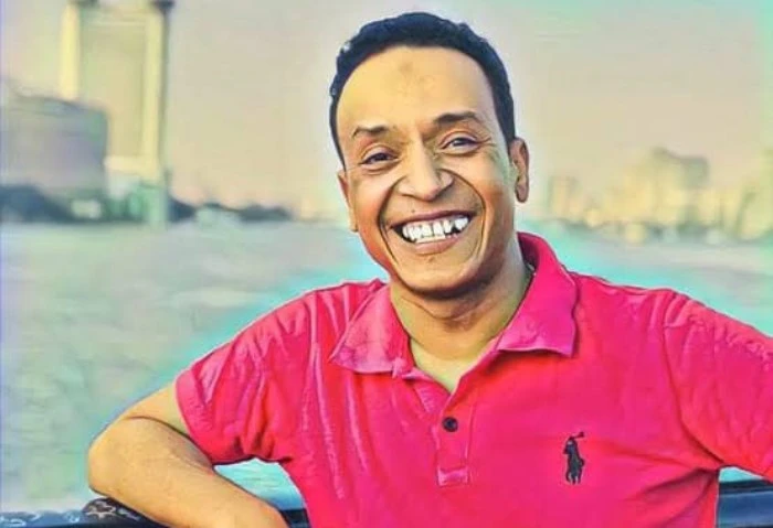 مصرع الفنان النوبي محمد فوزي في حادث بالطريق الصحراوي بأسوان (صور) وقع حادث تصادم بين سيارة ملاكي وأخري ميكروباص، أعلي الطريق الصحراوي الغربي بجوار