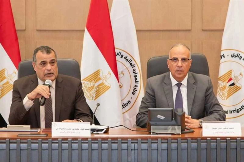 الري: متابعة الموقف التنفيذي لتأهيل الترع بالتعاون مع الإنتاج الحربي التقي الدكتور هانى سويلم وزير الموارد المائية والرى، مهندس محمد صلاح الدين وزير