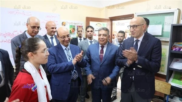 وزير التعليم يتحاور مع المعلمين ويستمع لمقترحاتهم بشأن كثافات الفصول والانضباط المدرسي قام محمد عبد اللطيف وزير التربية والتعليم والتعليم الفني، واللواء طارق مرزوق محافظ الدقهلية، 