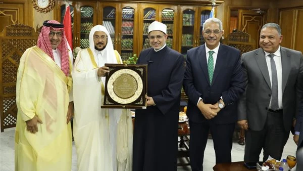 وزير الأوقاف السعودي: جامعة الأزهر تنشر الوسطية وقيم الاعتدال في العالمرئيس جامعة الأزهر يستقبل وزير الشئون الإسلامية والدعوة والإرشاد بالمملكة