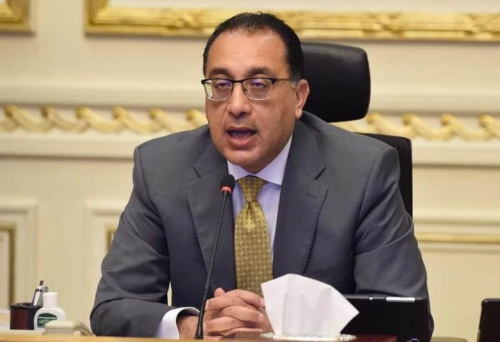 رئيس الوزراء يكشف عن موعد تطبيق الدعم النقدي للسلع التموينية قال الدكتور مصطفى مدبولي، رئيس مجلس الوزراء، إن هناك عقود تحوط لمواجهة زيادة أسعار السلع