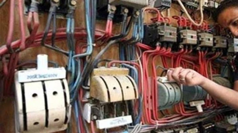 تشريعيا وتقنيا.. الحكومة تجهز صاعقة ل سارقي الكهرباء إذا كنت تفكر في سرقة الكهرباء، فعليك أن تعيد التفكير مليا، قبل الشروع في الأمر لأن العواقب لن