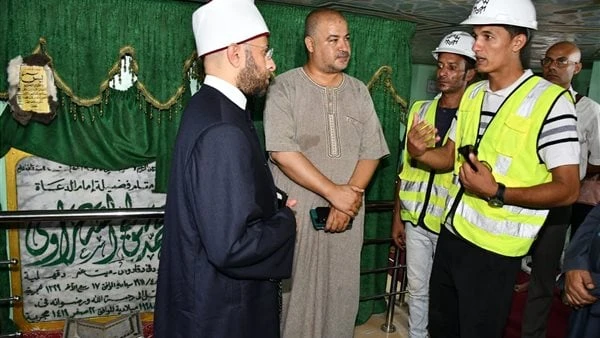 وزير الأوقاف يتفقد أعمال ترميم وصيانة مقبرة ضريح الإمام محمد متولي الشعراويزار الدكتور أسامة الأزهري وزير الأوقاف، ضريح الإمام الشيخ محمد متولي الشعراوي، في بقرية دقادوس مركز ميت غ