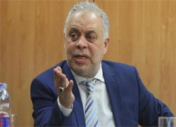 فن: أشرف زكي ينفعل على الهواء بسبب مشاركة البلوجر في الأعمال الفنية: العيب مش عليهم فن، أشرف زكي ينفعل على الهواء بسبب مشاركة البلوجر في الأعمال