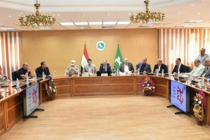 محافظ الشرقية يناقش آليات تنفيذ المشروع القومي للتنمية البشرية بداية جديدة لبناء الإنسان أكد المهندس حازم الأشموني، محافظ الشرقية، على ضرورة