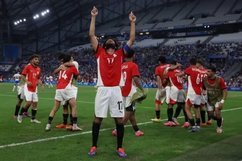 ياسر إدريس يهنئ منتخب القدم بعد التأهل لنصف نهائى أولمبياد باريس: فرحتونا وننتظر المزيديبارك المهندس ياسر إدريس، رئيس اللجنة الأولمبية المصرية،