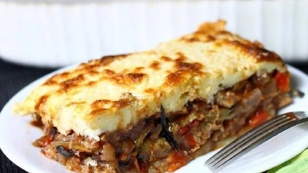 سهلة ولذيذة.. طريقة عمل المسقعة باللحم المفرومالمسقعة من الأكلات المفضلة للعديد من الأشخاص، ويمكن تحضير المسقعة بالعديد من الطرق والوصفات المختلفة،