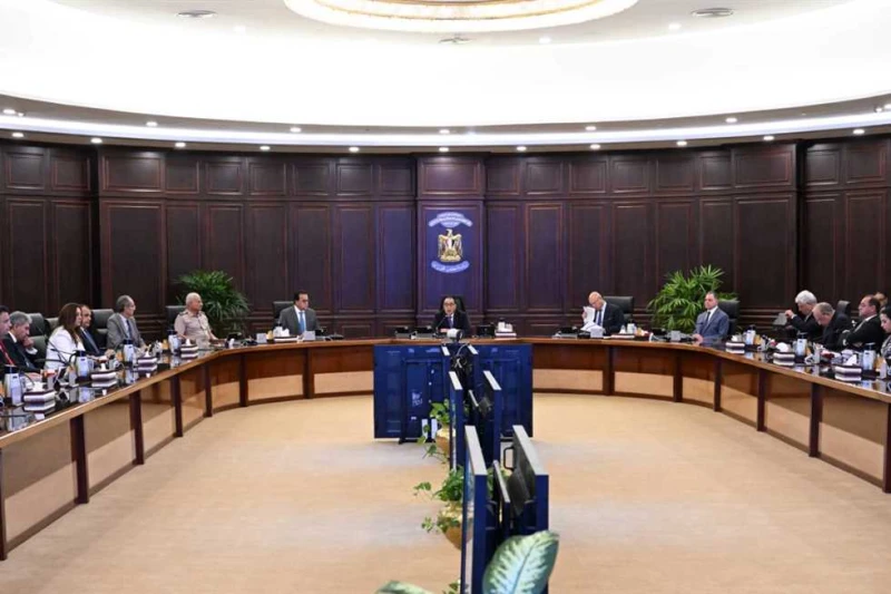 بمدينة العلمين الجديدة.. رئيس الوزراء يترأس اجتماع الحكومة الأسبوعي ترأس الدكتور مصطفى مدبولي، رئيس مجلس الوزراء، الاجتماع الأسبوعي للحكومة بمقرها