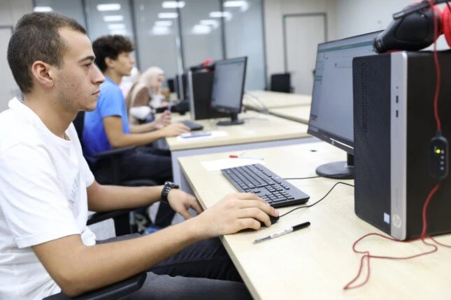 تسجيل 107 ألف طالب وطالبة في اختبارات القدرات للثانوية العامةأعلن مكتب التنسيق للقبول بالجامعات والمعاهد، اليوم الإثنين، أن عدد الطلاب الذين تقدموا