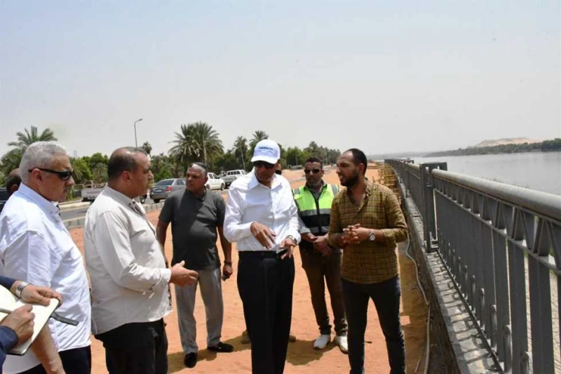 محافظ أسوان يوجه للإسراع بمعدلات تنفيذ كورنيش النيل الجديد والطريق الشرقي الإقليمي قام اللواء دكتور إسماعيل كمال محافظ أسوان بتفقد مشروع تطوير وتوسعة