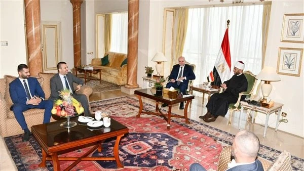 الهباش ل وزير الأوقاف: سنظل صامدين أمام الممارسات الإسرائيلية وفلسطين لن تموتاستقبل الدكتور أسامة الأزهري وزير الأوقاف الدكتور محمود صدقي الهباش قاضي