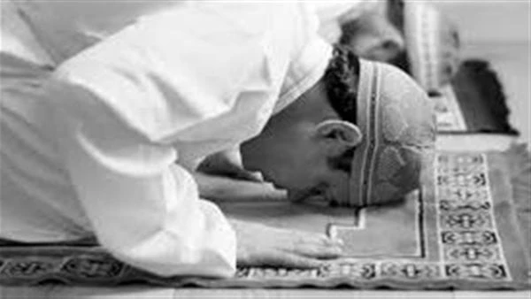 التصرف الشرعي لشخص صادفه سجدة تلاوة في المواصلات.. عويضة عثمان يوضحسجود التلاوة سنة مستحبة عن النبي صلى الله عليه وسلم وهو السجود الذي يقوم به الإنسان المسلم عند قراءة آية بها سجدة