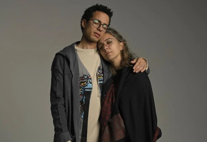 أحلى قرار خدته في حياتي، طه دسوقي يوجه رسالة لزوجته في ذكراهما الأولى نشر الفنان والكوميديان طه دسوقي صورة له تجمعه بزوجته احتفالا بمناسبة مرور سنة