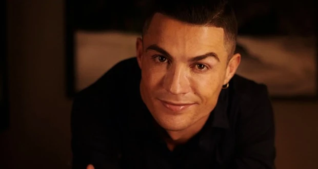 رونالدو يحقق رقما قياسيا على يوتيوب.. ويكشف سرا عن علاقته ب جورجينا تعرف على التالي رونالدو يحقق رقما قياسيا على يوتيوب.. ويكشف سرا عن علاقته ب