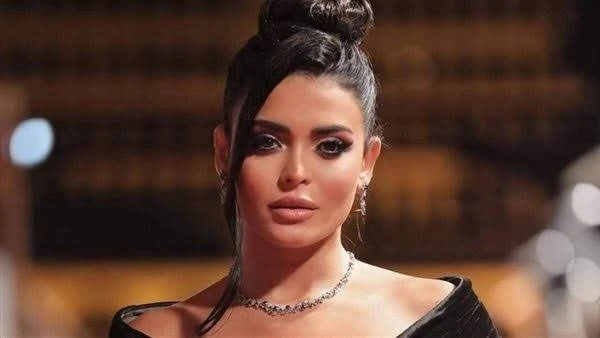 أسماء جلال تخطف الأنظار بفستان لافت في أحدث إعلاناتها.. تعرف على سعره شاركت الفنانة أسماء جلال في أحدث الإعلانات التابعة لشركات المحمول، ونشرته عبر