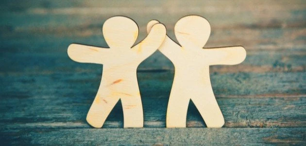 أحلى كلام للأصدقاء 50 من أجمل العبارات عن الصداقة؟أحلى كلام للأصدقاء ومن أجمل العبارات عن الصداقة؟ يتساءل الكثير من الناس عن أحلى الكلام الذي يقال عن