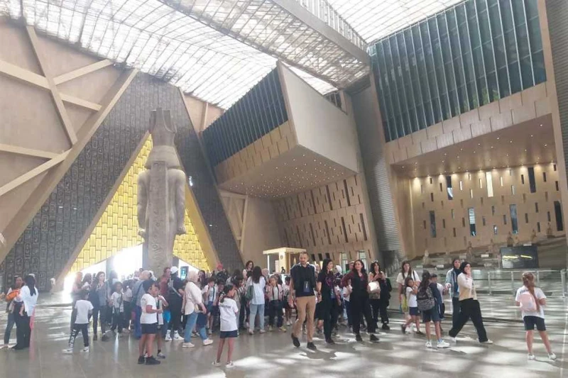 متى يفتتح المتحف المصري الكبير؟.. رئيس الوزراء يوضح قال الدكتور مصطفى مدبولي، رئيس مجلس الوزراء، أنه يتابع بناء على توجيهات الرئيس عبدالفتاح السيسي