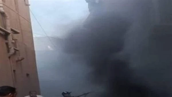 حريق هائل داخل مصلى السيدات بمسجد الفاروق في قرية المنوات شاهدنشب حريق هائل داخل مصلى للسيدات بمسجد الفاروق، أثناء أداء صلاة الجمعة، بقرية المنوات