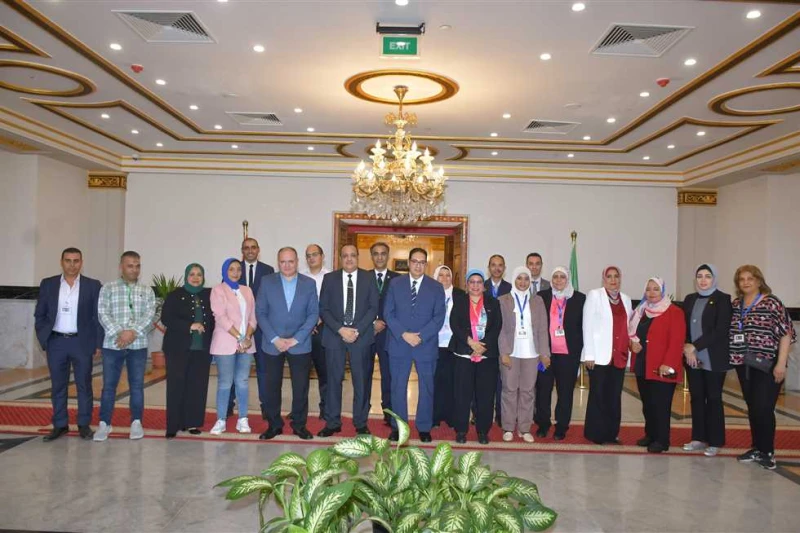 جولة تفقدية لرئيس جامعة القاهرة بمقر الفرع الدولي لمتابعة سير العمل بالمنشآت أجرى الدكتور محمد سامي عبد الصادق رئيس جامعة القاهرة، جولة تفقدية بمقر