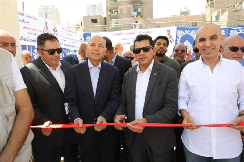 وزير الشباب والرياضة ومحافظ القاهرة يفتتحان الملعب الخماسي الجديد بمركز شباب السواح في الزيتون افتتح الدكتور إبراهيم صابر محافظ القاهرة والدكتور أشرف