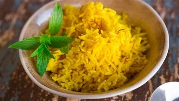 البسمتي بداخله مادة خطيرة صحيا.. لهذا السبب عليك بتناول الأرز المصري يكثر استخدام الأرز البسمتي في المطبخ الهندي وفي جنوب آسيا، ويتوفر بنوعين الأبيض
