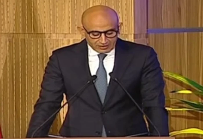 وزير التعليم: الكثافة الطلابية تصل إلى 200 طالب في بعض المناطق قال محمد عبد اللطيف، وزير التربية والتعليم، إنه فيما يتعلق بالكثافات الطلابية، فقد تم