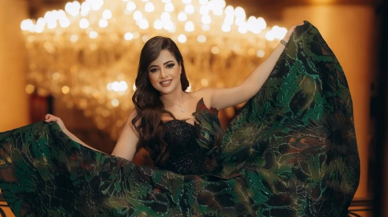 غموض يعيد منى فاروق للدراما بعد سنوات من الغياب اعنلت الفنانة مي فارق، عودتها للدراما المصرية بعد غياب سنوات عديدة، من خلال انضمامها لفريق عمل مسلسل