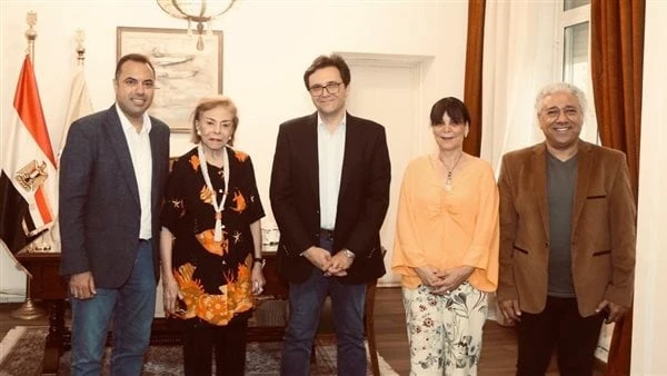 وزير الثقافة يبحث الاستعدادات لانطلاق الدورة ال9 لمهرجان أسوان الدولي لأفلام المرأةعقد وزير الثقافة الدكتور أحمد فؤاد هنو، اجتماعا اليوم الأحد، مع