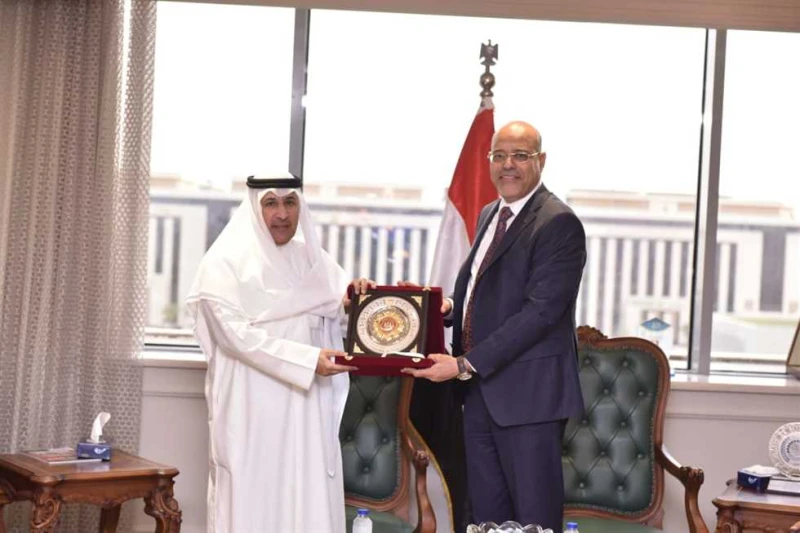 وزير العمل يشهد تجربة الربط الإلكتروني للعمالة المصرية بالكويت استقبل وزير العمل محمد جبران، اليوم الأربعاء بديوان عام الوزراة بالعاصمة الادارية،