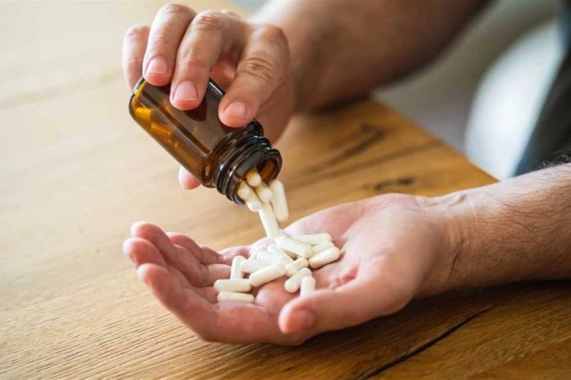 فى الثلاجة أم الغرفة.. ما أفضل مكان لحماية الأدوية من التلف؟ الاحتفاظ بالأدوية في ظل ارتفاع درجات الحرارة خلال فصل الصيف يتطلب الوعي بشروط التخزين المدونة على العبوة؛ نظرا لكونها م