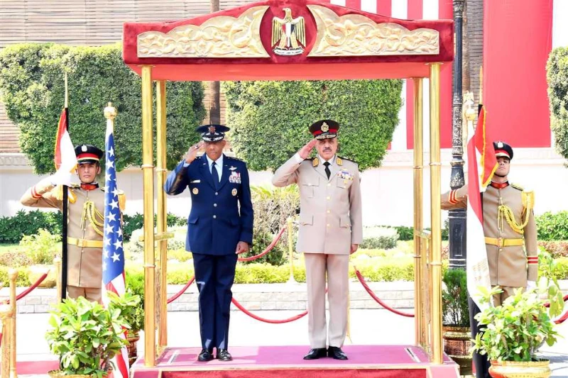 رئيس أركان حرب القوات المسلحة يلتقي رئيس هيئة الأركان المشتركة الأمريكيةالتقى الفريق أحمد خليفة، رئيس أركان حرب القوات المسلحة، الفريق أول تشارلز