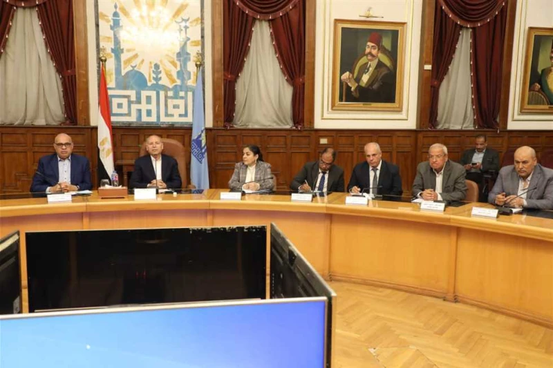 محافظ القاهرة: تقديم كافة التيسيرات لإنجاح منظومة النظافة الجديدة وتحقيق رضا المواطنين أكد الدكتور إبراهيم صابر محافظ القاهرة، اليوم الثلاثاء، أن