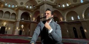 داخل مسجد .. نيشان يثير الجدل فهل اعتنق الإسلام تعرف على التالي داخل مسجد .. نيشان يثير الجدل فهل اعتنق الإسلام، وكالات السوسنةتصدر الإعلامي اللبناني