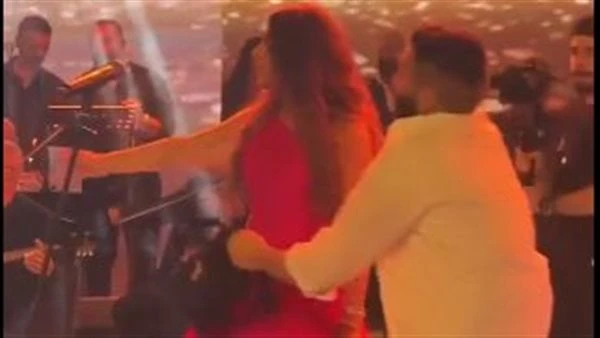 أخبار الفن نجوى كرم تفاجأ بفعل شاب بعد اقتحامه المسرح.. تطورات حالة محمد منير.. أزمة رحمة حسن.. تفاصيل مصرع فناننشر قسم الفن على مدار الساعات