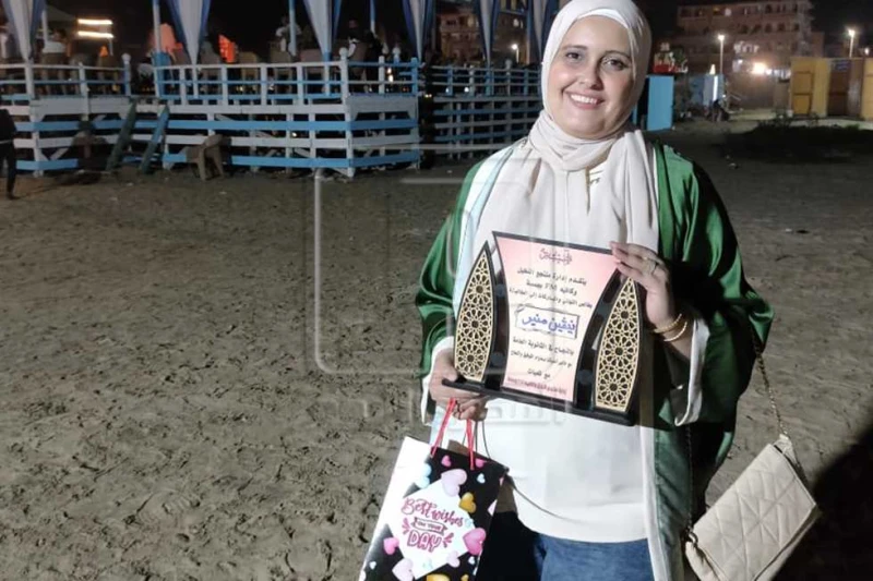 أكبر طالبة بالثانوية العامة: عندي 4 أولاد ودرست مع بنتي إصرار وتحد عاشتهما نفين منير عبدالفتاح من محافظة الدقهلية، صاحبة ال37 عاما، وذلك لتحقيق حلم