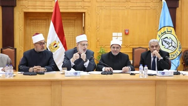 مجلس جامعة الأزهر يشيد بإدراجها في قائمة أفضل 1000 عالمياقدم مجلس جامعة الأزهر في اجتماعه الشهري الذي عقد اليوم الأربعاء برئاسة الدكتور سلامة جمعة