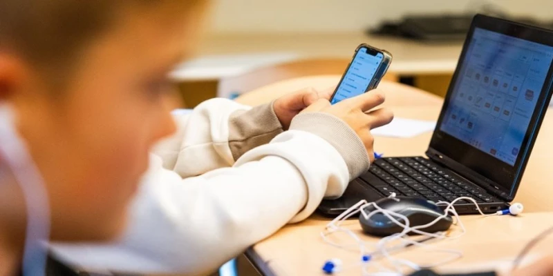 خبراء يحذرون من الاستخدام غير الآمن للأنترنت من الأطفال.. إيه البدائل؟ ناس وخدمات ناس وخدمات، خبراء يحذرون من الاستخدام غير الآمن للأنترنت من الأطفال