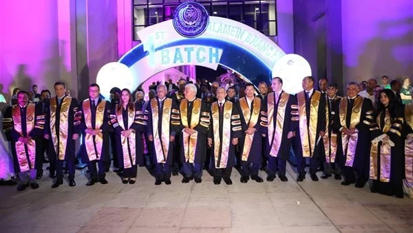 منال عوض تشارك بحفل تخريج أول دفعة بالأكاديمية العربية للعلوم بفرع العلمين شاركت الدكتورة منال عوض وزيرة التنمية المحلية في الحفل الذي اقامته