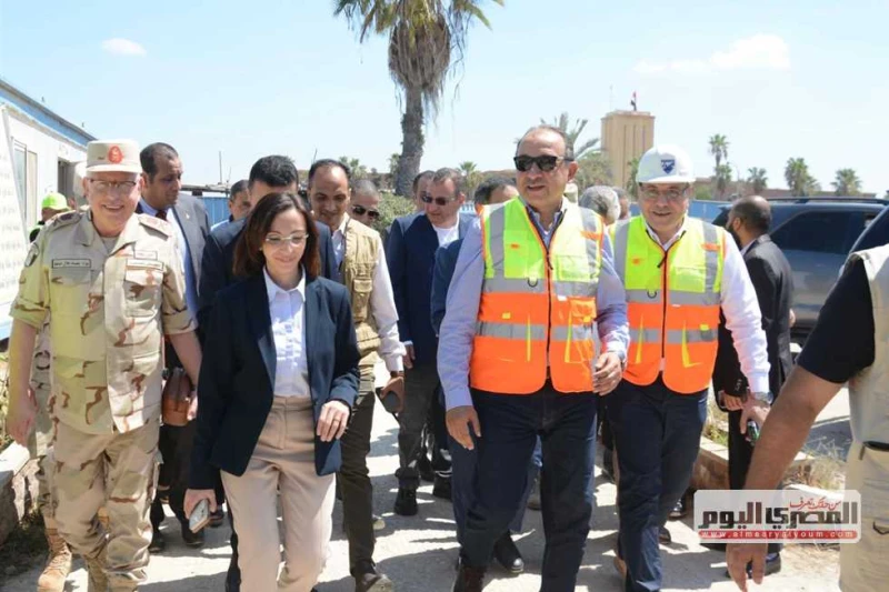 وزير قطاع الأعمال العام يزور مصر للغزل والنسيج وصباغي البيضا في كفر الدوار زارالمهندس محمد شيمي، وزير قطاع الأعمال العام، شركة مصر للغزل والنسيج