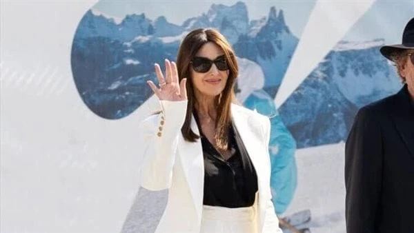 بسبب إطلالتها.. مونيكا بيلوتشي تخطف الأنظار في فينيسيا السينمائي الدولي شاهدوصلت الفنانة العالمية مونيكا بيلوتشي إلى فينيسيا لحضور حفل افتتاح النسخة 81 من مهرجان فينيسيا السينمائي